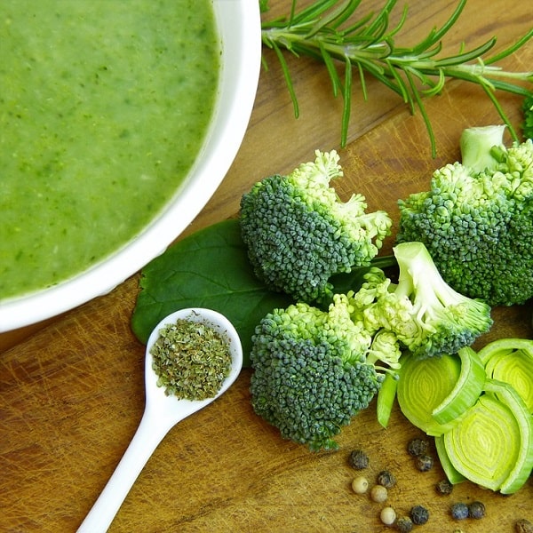Blended soup made from broccoli, leek, pepper vegetables