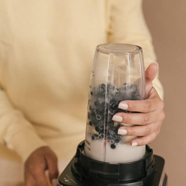 guide on how to turn on vitamix blenders