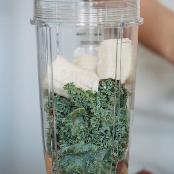 spinach and banana in a blender